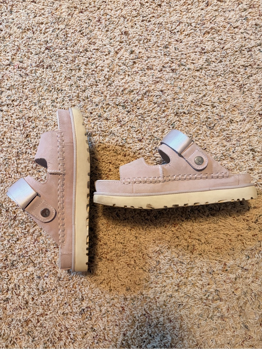 UGG Women's Goldenstar Sandal -light pinky/purple